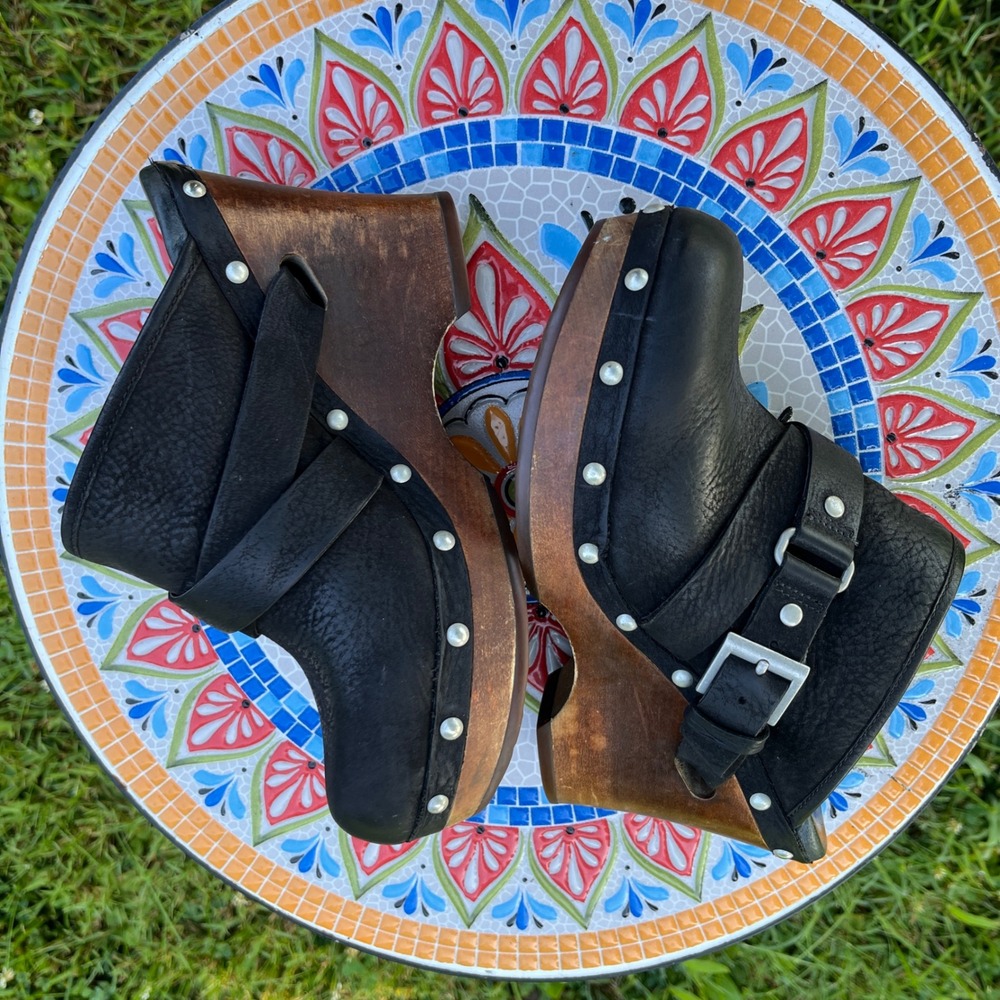 UGG Jolene Women's Size 7 Black Leather Studded Wooden Wedge Clogs 1001315 Retro - Picture 5 of 9